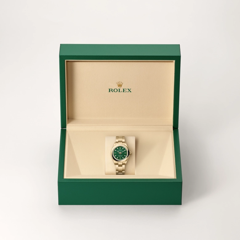 Rolex Oyster Perpetual in 18 ct yellow gold, M276208-0002 - NGG Timepieces